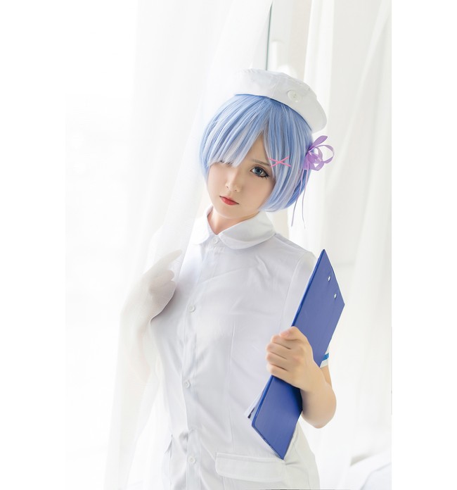 北京小伙怒砸酒店茶几玻璃‘半岛体育官网’(图3) 半岛体育