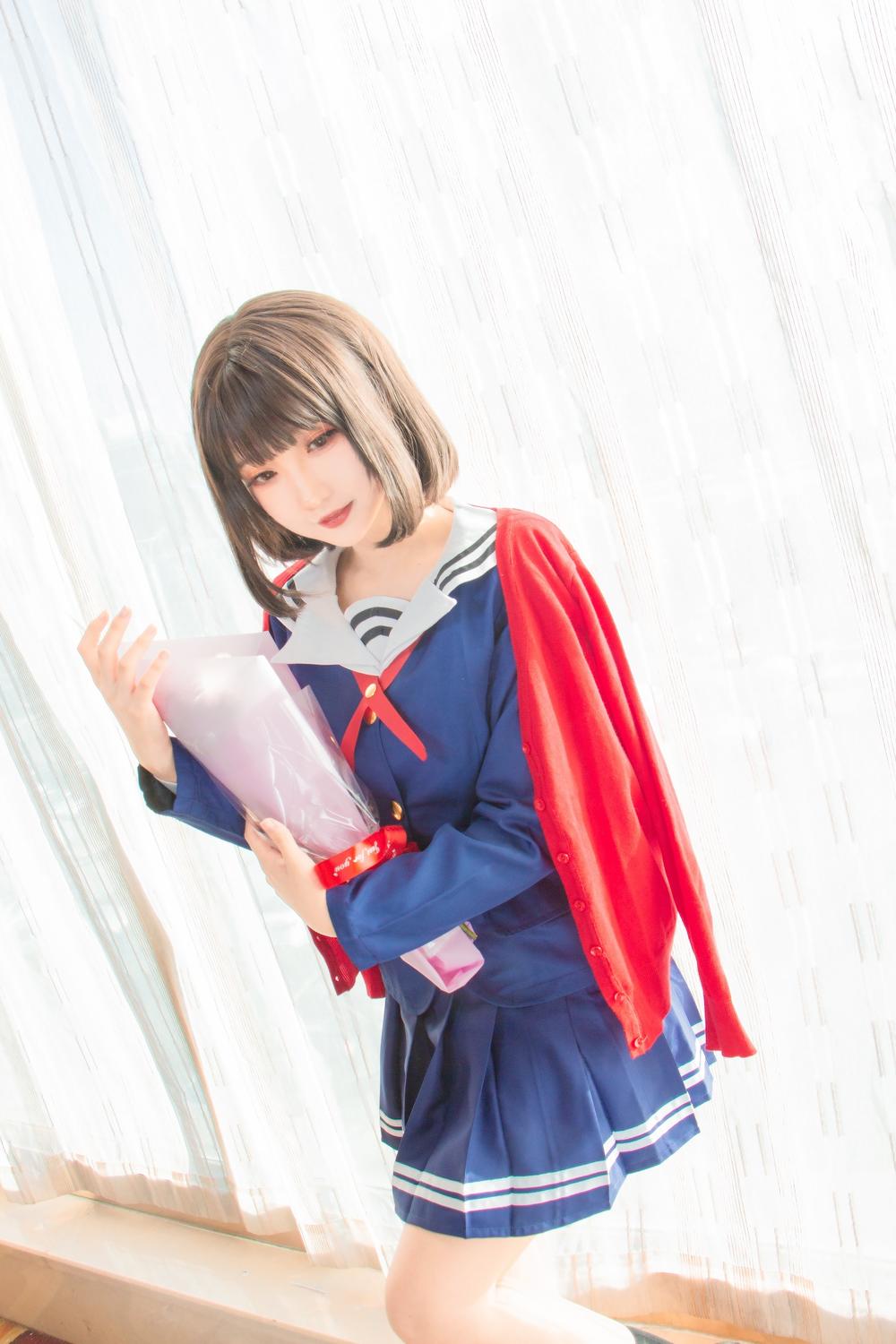 贝克汉姆迎37岁生日 与老婆当众接吻害羞掩嘴|半岛体育官方网站(图3) 半岛体育